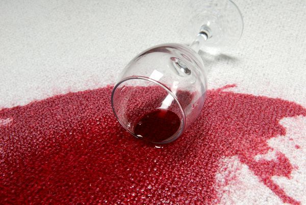 Φωτογραφία από  How does a red wine stain come out?